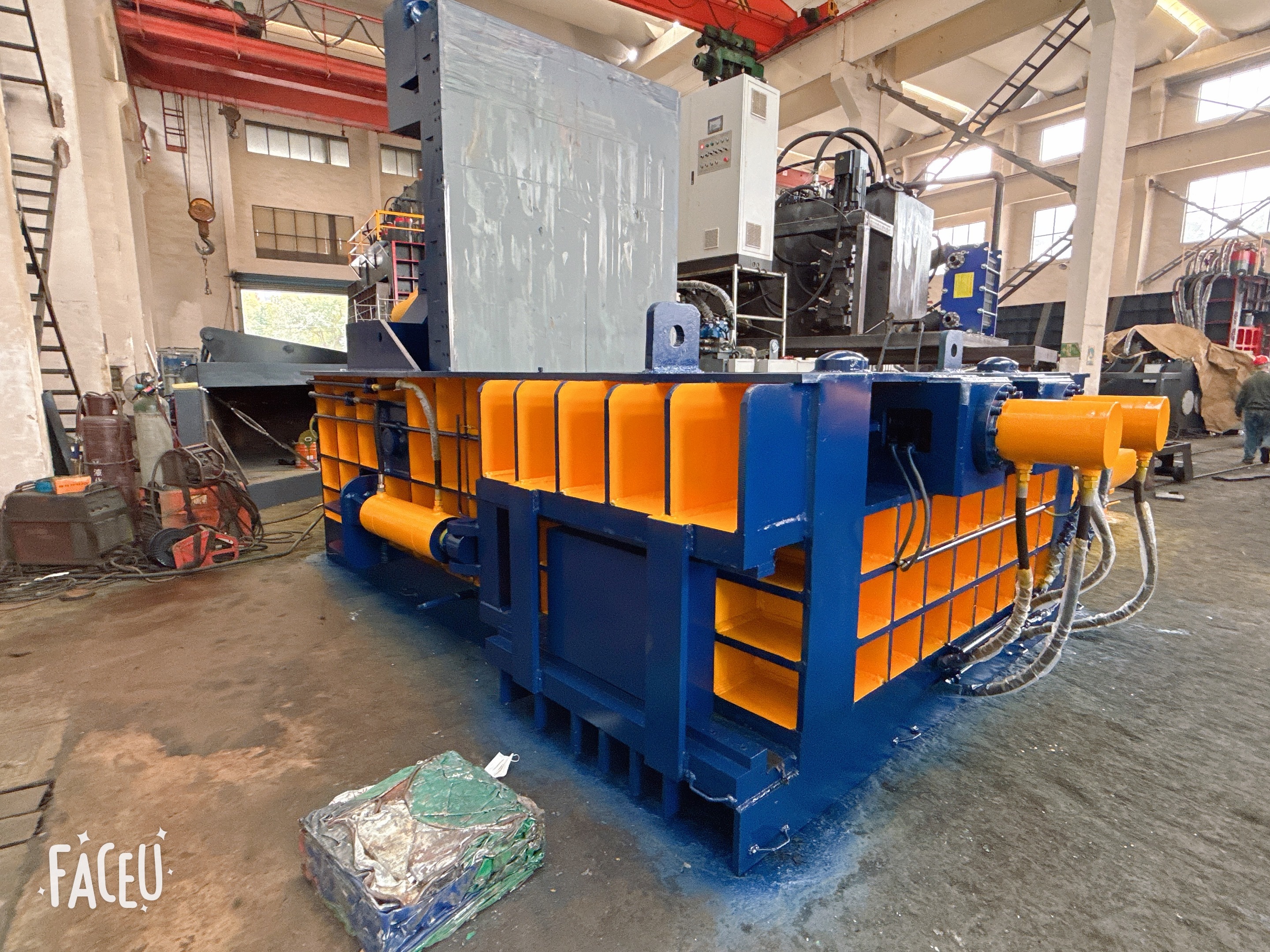 Neueste Unternehmensblogs über How to Improve Scrap Metal Baler Output When Processing High Volumes of Steel Scrap