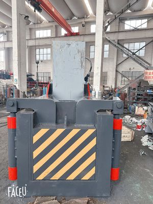 kaufen 200T Hydraulische Schrott-Metall-Balerpresse / Metall-Recycling-Balermaschine mit Plc-Steuerung online manufacture