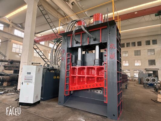 kaufen 700 Tonnen Gantry Scrap Shear mit 7500 mm Fütterungskiste und hydraulischer Schubmaschine zur Metallrecycling online manufacture